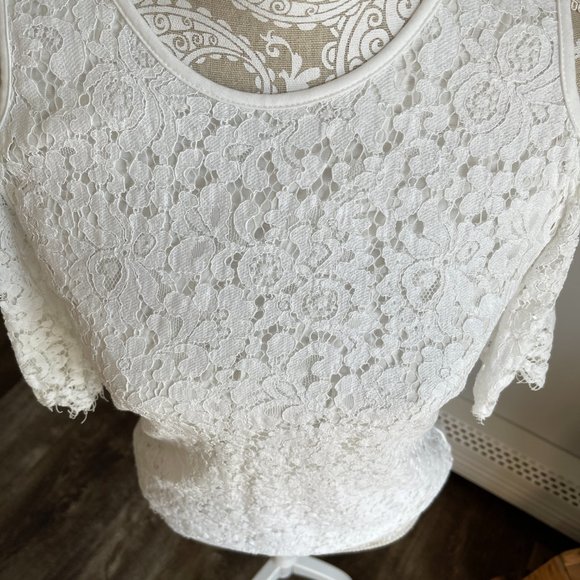 Women’s lace open shoulder top size small. - Picture 2 of 6